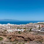 Ocean Garden 2br Climatized Pool & Parking דירה אדחה