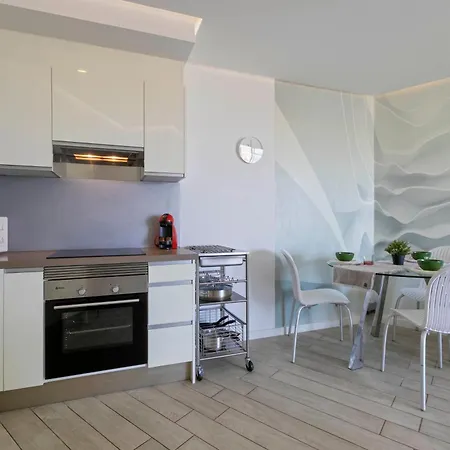 Ocean Garden 2br Climatized Pool & Parking דירה