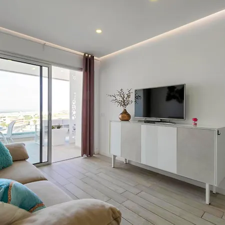 Ocean Garden 2br Climatized Pool & Parking شقة أذيخي