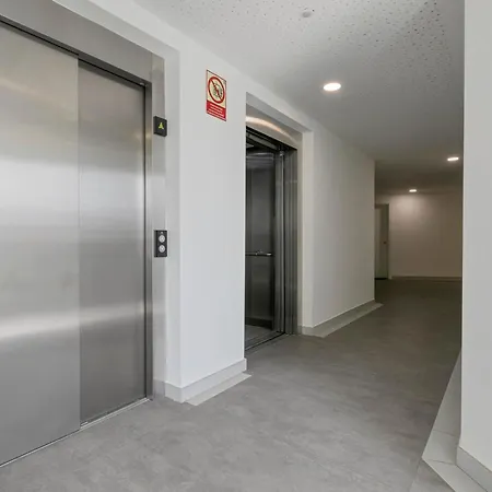 Ocean Garden 2br Climatized Pool & Parking شقة