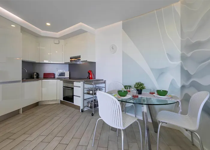 아파트 Ocean Garden 2br Climatized Pool & Parking 아데제