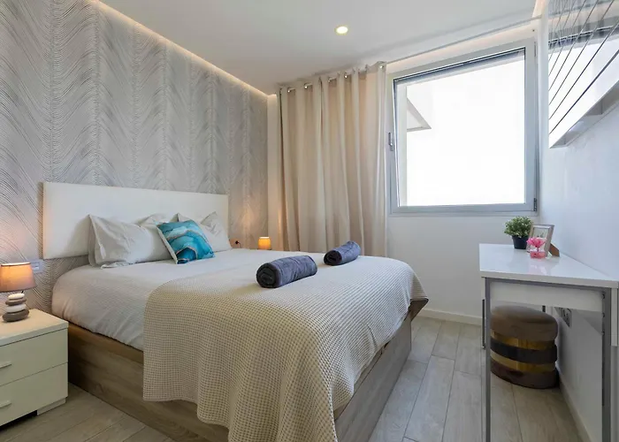 Ocean Garden 2br Climatized Pool & Parking 아파트