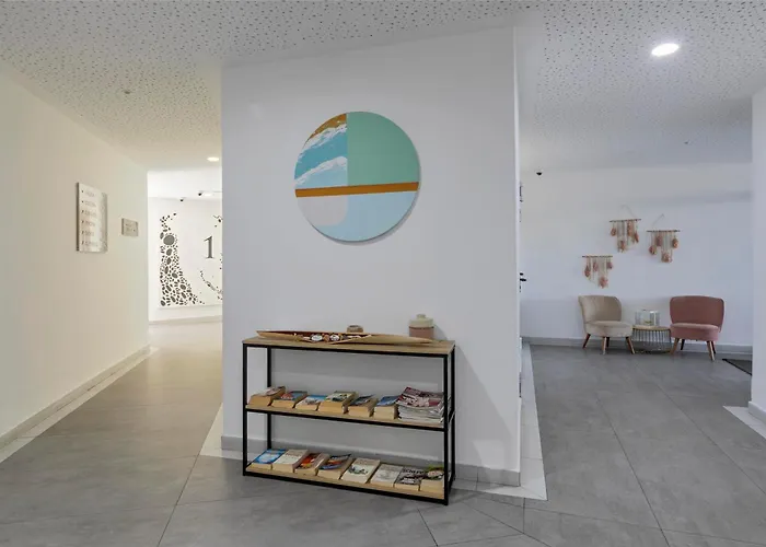 아파트 Ocean Garden 2br Climatized Pool & Parking 아데제